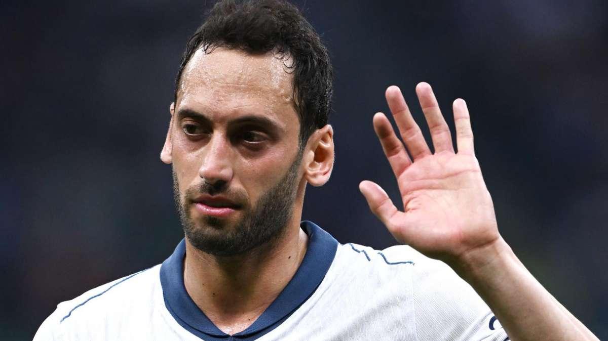 Repubblica - Chivu si tiene Frattesi e Calhanoglu: diplomazia al lavoro per ricucire col turco. Dumfries, mossa che sa di addio