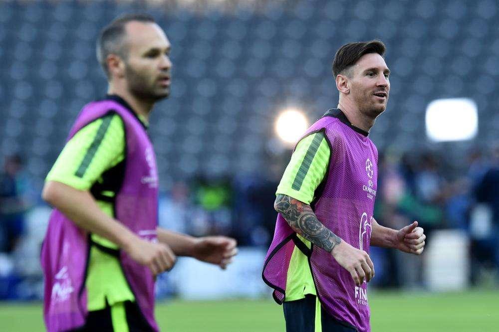 Iniesta: "Messi il numero 1, ma il Barça è al di sopra di tutto e di tutti. Mourinho? Una battaglia continua"