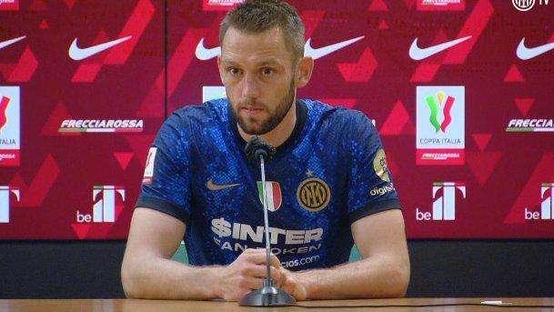 De Vrij in conferenza: "C'è da migliorare ma abbiamo avuto lo spirito giusto per vincerla. Ora ce la godiamo"