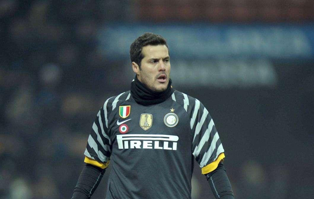 Striscioni allo stadio: pro Julio Cesar, contro Vieri