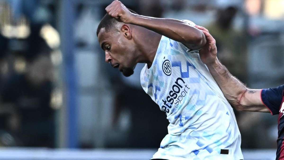 CdS - L'Inter vuole tenersi Diouf. Chivu lo vede esterno perché...