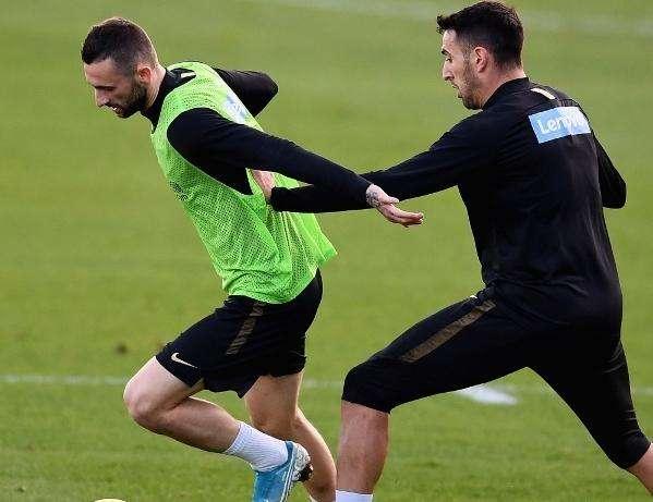 Inter, tutti i Nazionali ad Appiano Gentile. De Vrij, nessun problema: l'olandese regolarmente in gruppo