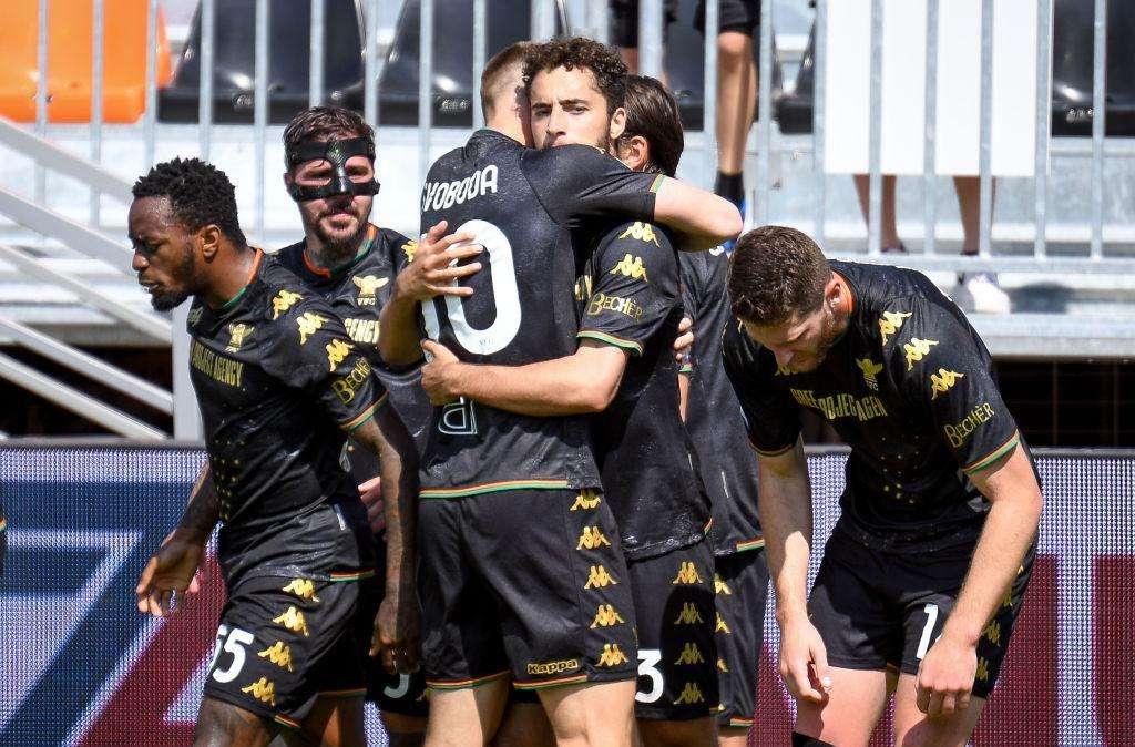 Venezia, quattro calci al destino: Bologna battuto 4-3, retrocessione aritmetica rimandata
