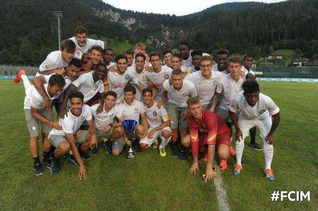 FOTO - Trentino Cup, la Primavera posa col trofeo