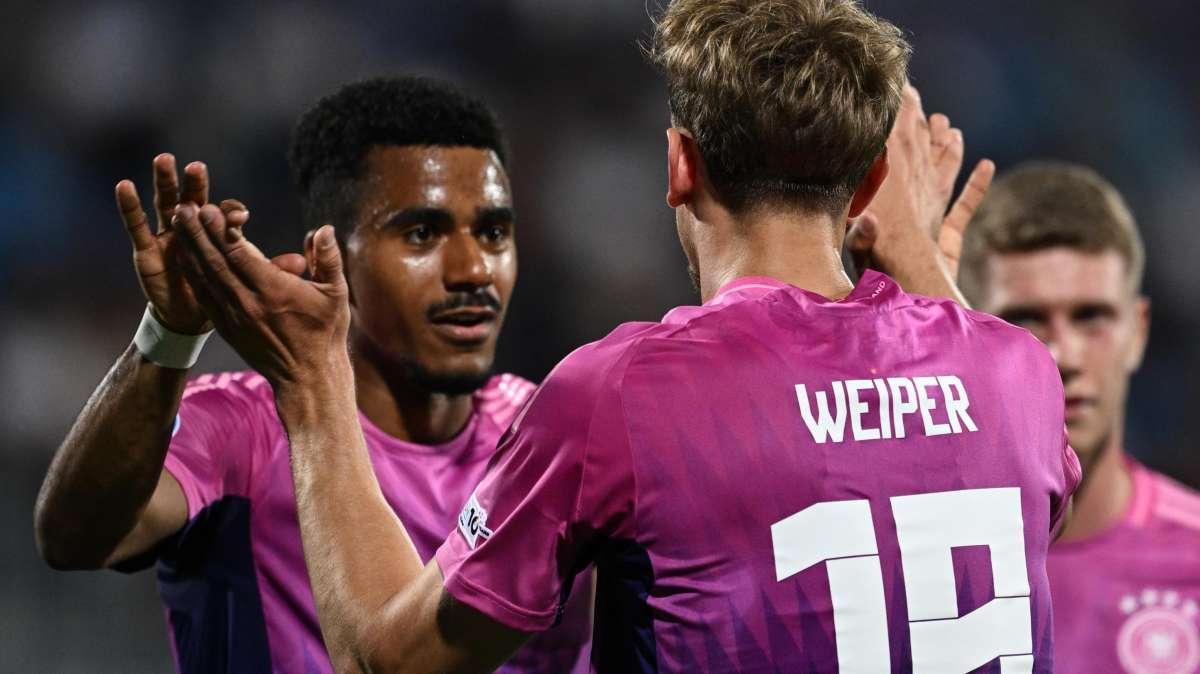 Europeo U21, la Germania batte 2-1 l'Inghilterra e arriva prima nel girone: ai quarti la sfida con l'Italia 