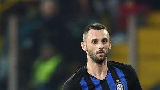 Gialli pesanti per Brozovic e D'Ambrosio: erano diffidati, entrambi salteranno il Chievo