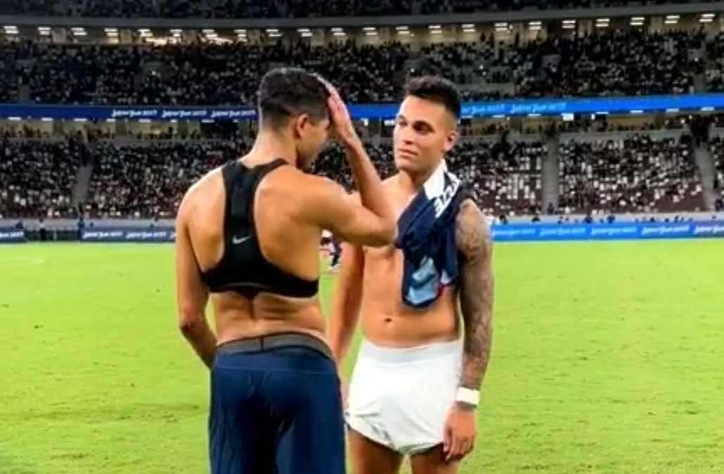 VIDEO - Psg-Inter, saluto affettuoso tra Lautaro e Hakimi a fine partita