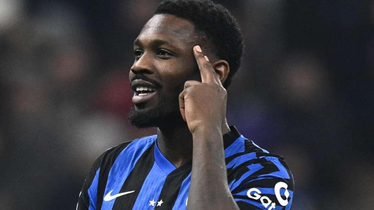 Sky - Verso Napoli-Inter, Thuram c'è: il francese si è allenato per la prima volta in gruppo, sabato sarà titolare 