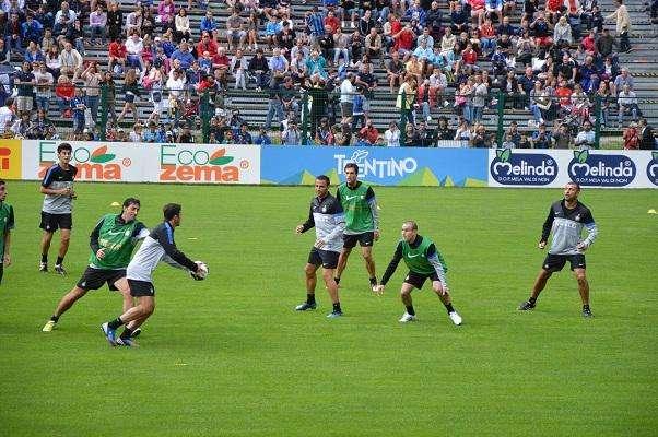 Cori dai tifosi per i giovani campioni d'Italia