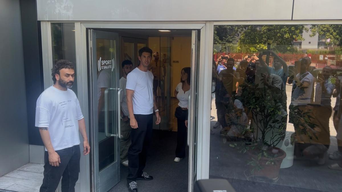 VIDEO - Stones, tappa al CONI per le visite: primo saluto ai tifosi