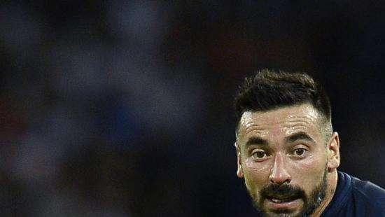 Scarpini: "Priorità è vendere. Lavezzi? Dipende da..."