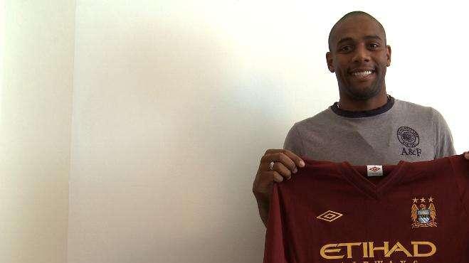 Maicon, prime parole al City: "Non vedo l'ora..."