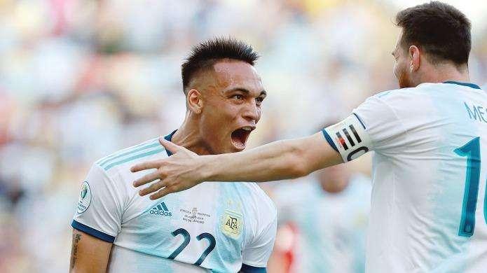 Scaloni: "Lautaro al Barça con Messi? Per l'Argentina sarebbe un vantaggio. Ma dovrebbe lottare per una maglia"