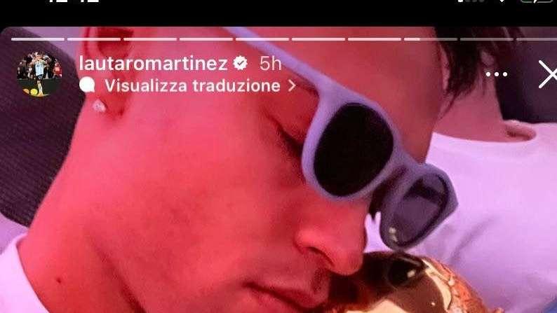 Argentina, Lautaro abbraccia la Coppa del Mondo: "Non svegliatemi"