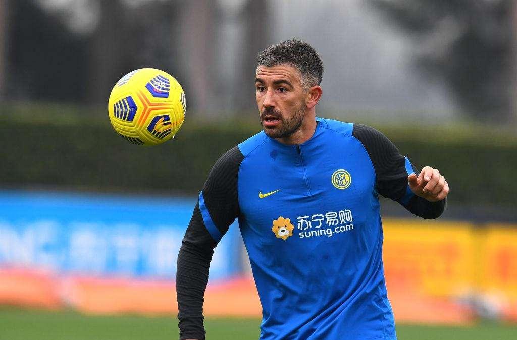 Kolarov sotto i ferri: intervento chirurgico questa mattina per il serbo, asportata un'ernia discale