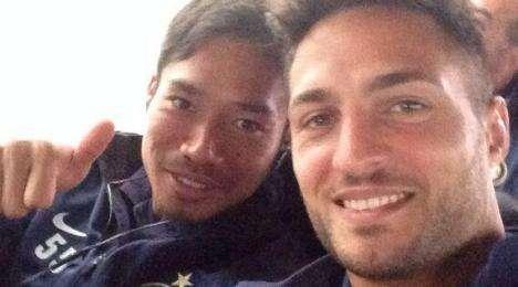 FOTO -  D'Ambrosio-Yuto, insieme in campo e in foto