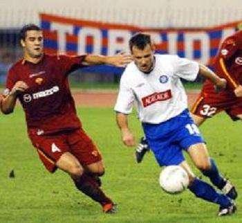Chivu in campo contro l'Hajduk al Poljud