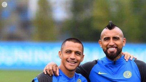 "Tagga un fan (o un amico) di Alexis Sanchez": l'Inter risponde al tweet con una foto della coppia cilena Niño-Vidal  