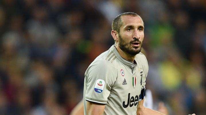 Lo United espugna l'Allianz Stadium e Mou esulta a modo suo. Chiellini: "Non mi sono accorto di nulla"