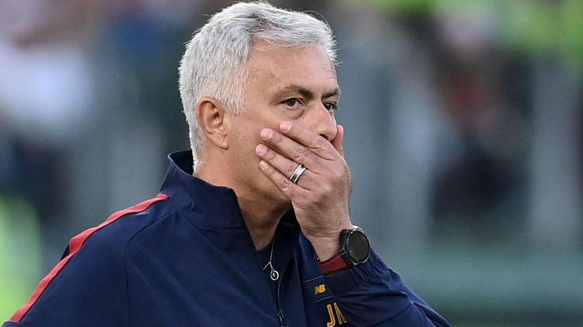 Roma, Mourinho ribadisce: "Rosa corta? Io non posso fare quello che fa l'Inter"