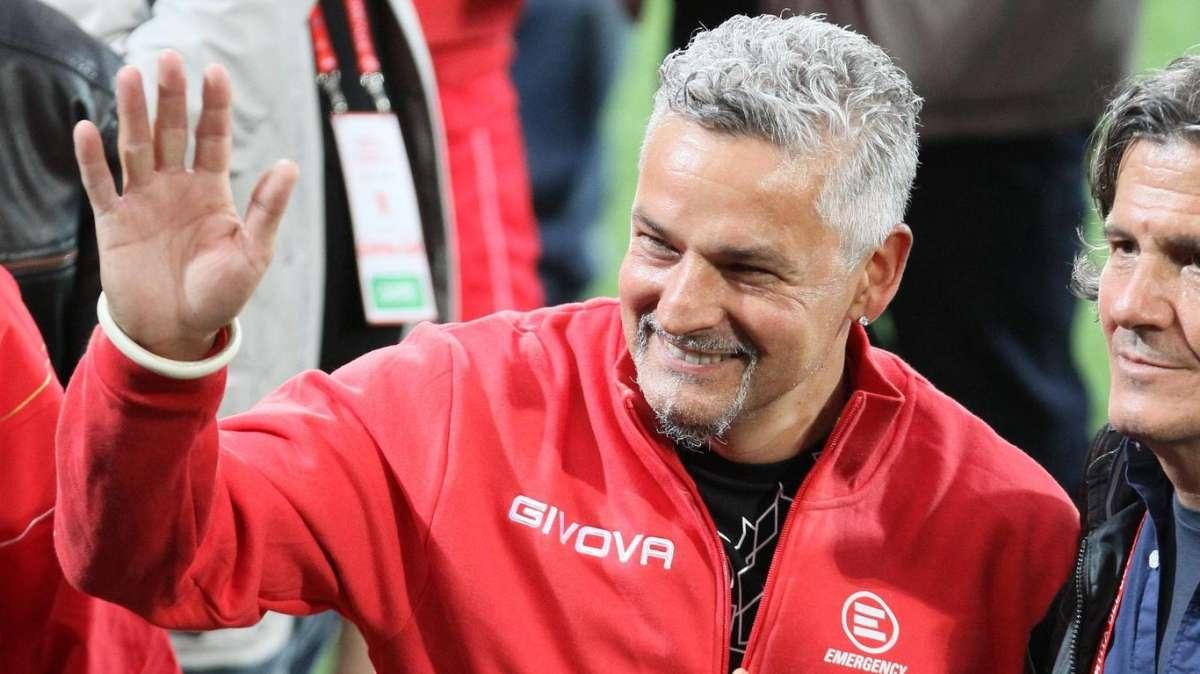 Baggio compie 58 anni, l'Inter festeggia il Divin Codino: "Talento cristallino ed eleganza inconfondibile"