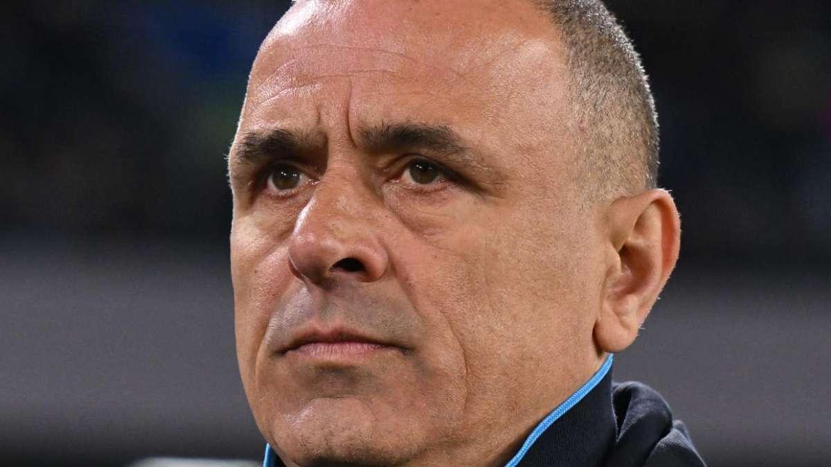 Il Napoli frena dopo Monza: Cheddira lo acciuffa due volte, solo 2-2 contro il Frosinone