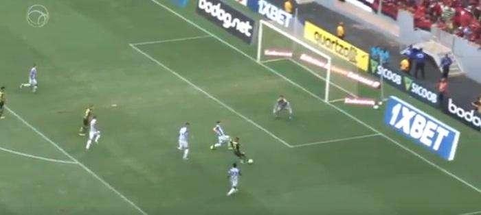 VIDEO - Gabriel Barbosa ancora a segno con il Flamengo: finta con il mancino, poi un destro chirurgico