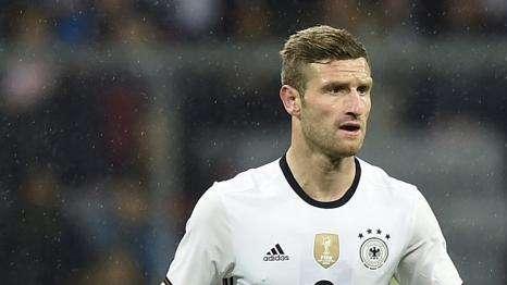 Mustafi: "Ho delle offerte, ma le valuterò a fine anno"