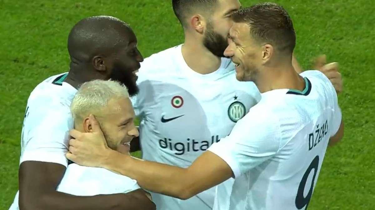 GdS - Inzaghi studia l'Inter anti-Napoli: Lukaku e Dzeko in avanti, dubbio Brozovic. Un ballottaggio in difesa