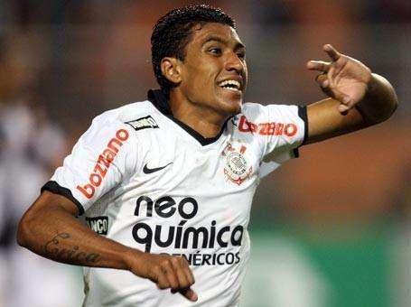 L'agente di Paulinho è in Italia: per ora, a Firenze
