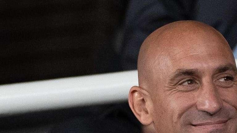 Altro terremoto nel mondo del calcio: perquisizioni nella sede della Federcalcio spagnola, i motivi