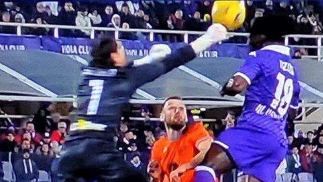 Fiorentina-Inter, la moviola - Aureliano sufficiente fino al rigore di Sommer. Marini croce e delizia