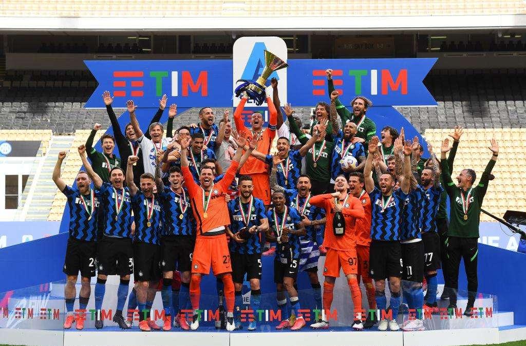 Due figurine speciali dalla Panini per celebrare l'Inter Campione d'Italia