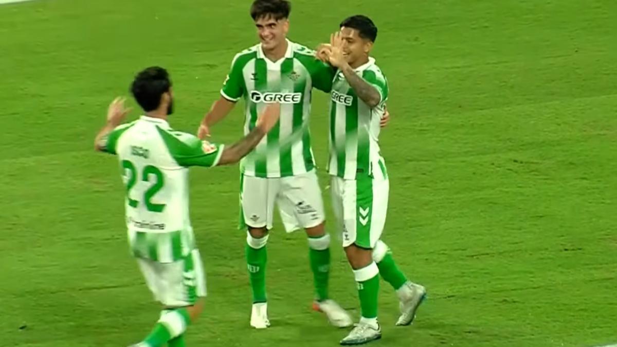 Betis, pari e tensione col Bournemouth: 2-2 con un'espulsione a testa