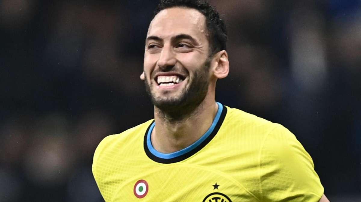 FcIN - Calhanoglu, l'opzione sul contratto non fa differenza: l'Inter vuole blindarlo. A gennaio i colloqui
