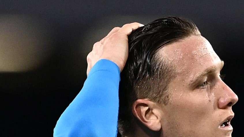 Polonia, De Zeeuw al veleno: "Zielinski sembra sempre spaventato in campo, come può fare il capitano?"