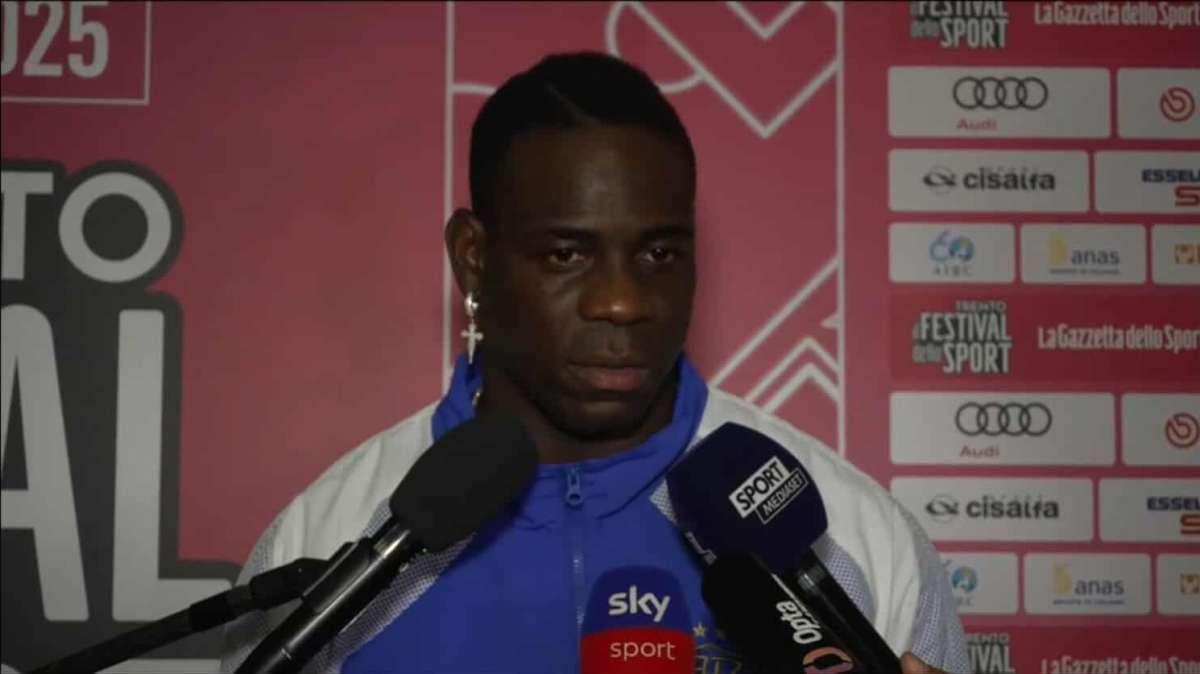 Balotelli: "Pio Esposito ha un talento superiore, mi piacciono quelli come lui. Chivu allenatore? Ci sta"