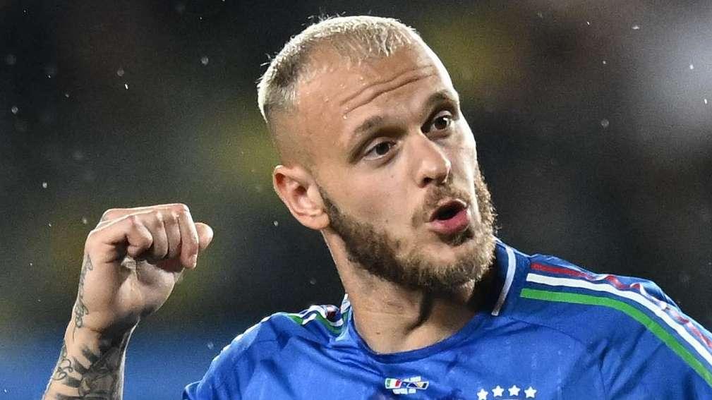 Milano si tinge d'azzurro per lanciare l'Italia: luci tricolori e tram speciale col volto di Dimarco