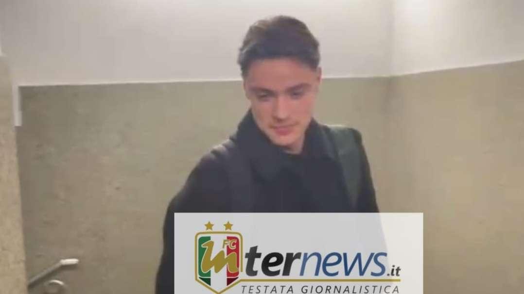 VIDEO FcIN - Inter, ecco Zalewski: l'esterno è a Milano, nessuna dichiarazione alla stampa