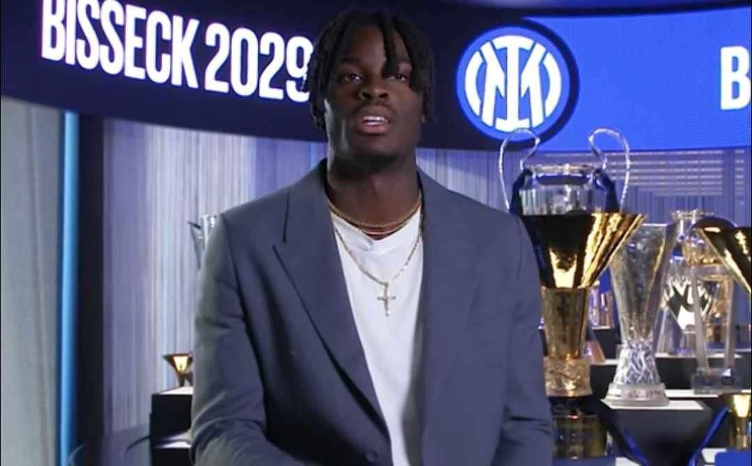 Bisseck: "Ora posso dire che Milano è casa mia. Idolo dei tifosi? Forse è troppo, ma li amo. Inzaghi e il club..."