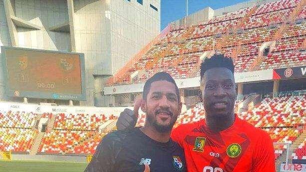 Giornata speciale per Panama: il portiere José Guerra si fa immortalare con Onana