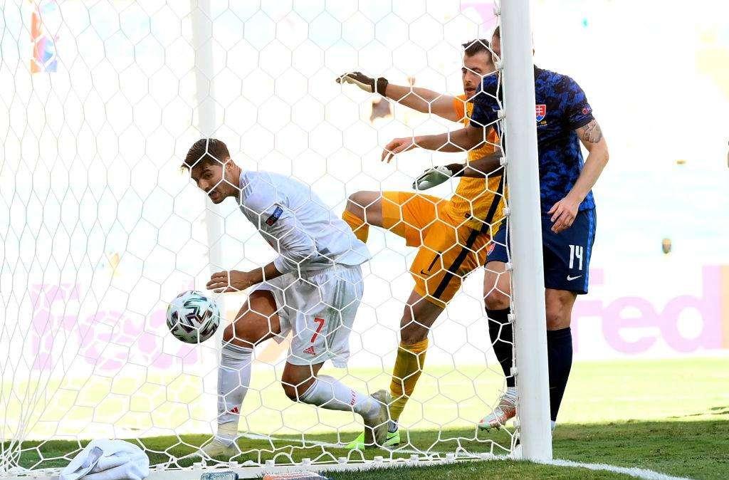 Slovacchia fuori da Euro 2020, Skriniar difende Dubravka dopo la papera: "Si vince e si perde di squadra"