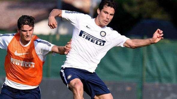 Seduta al gran completo. Ma senza Gary Medel
