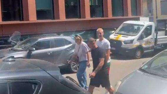 VIDEO - Mentre si attende Chivu sotto la sede, spunta... Camarda