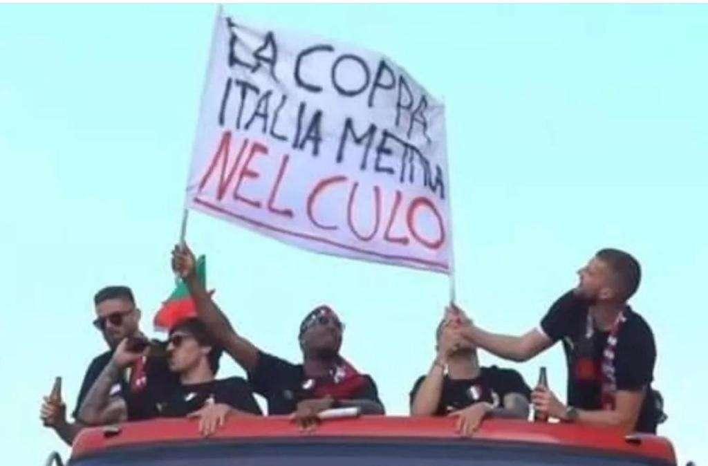 GdS - Cori e striscioni contro l'Inter: cosa rischiano i giocatori del Milan. Scuse di Scaroni, Inter in silenzio