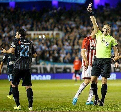Rabbia Milito: il Racing vince, lui espulso senza motivo