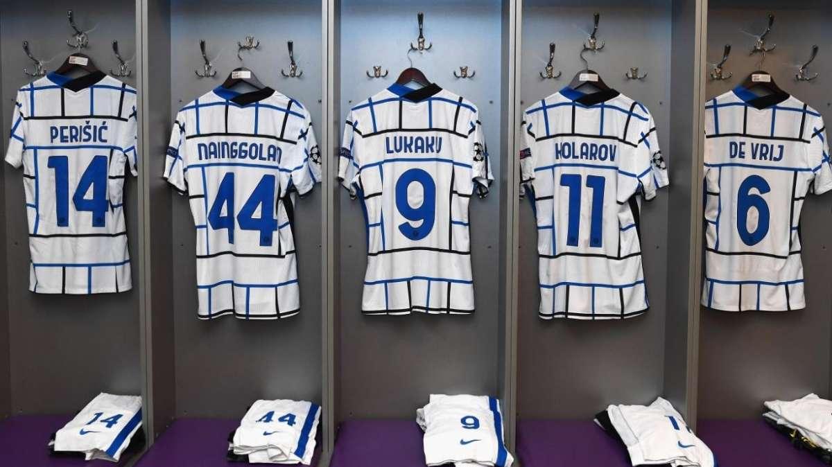 FOTO - Lo spogliatoio nerazzurro allo stadio NSC Olimpiyskiy: si gioca in seconda maglia