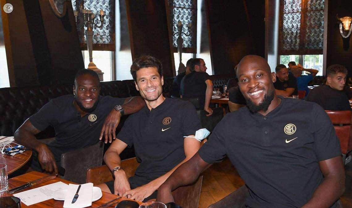 Relax e sorrisi per il gruppo nerazzurro: Gagliardini sfida Lukaku alla PlayStation