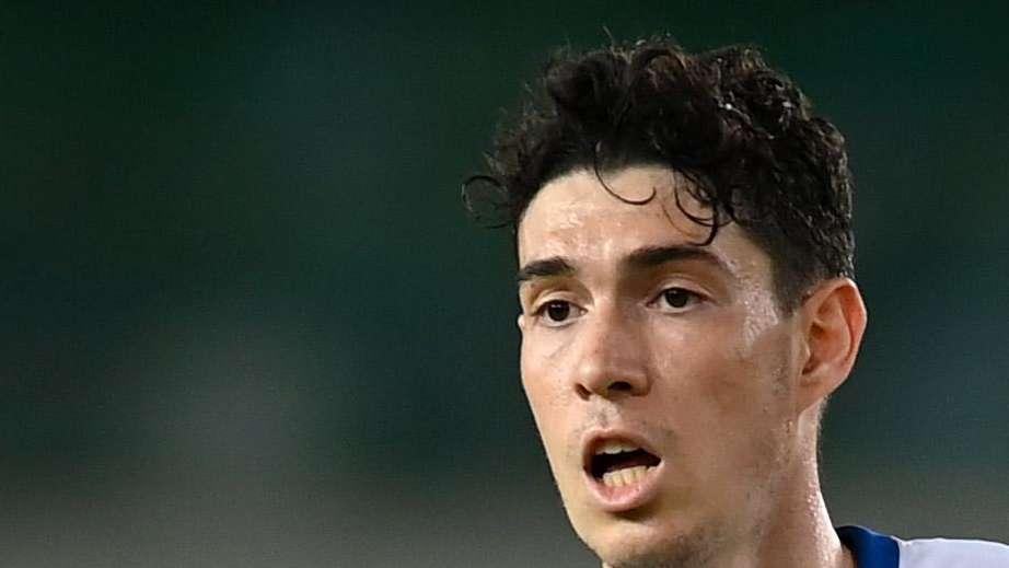 GdS - Bastoni, stagione chiave: tutti lo vogliono, ma lui ha detto no alla cessione e Inzaghi se lo coccola