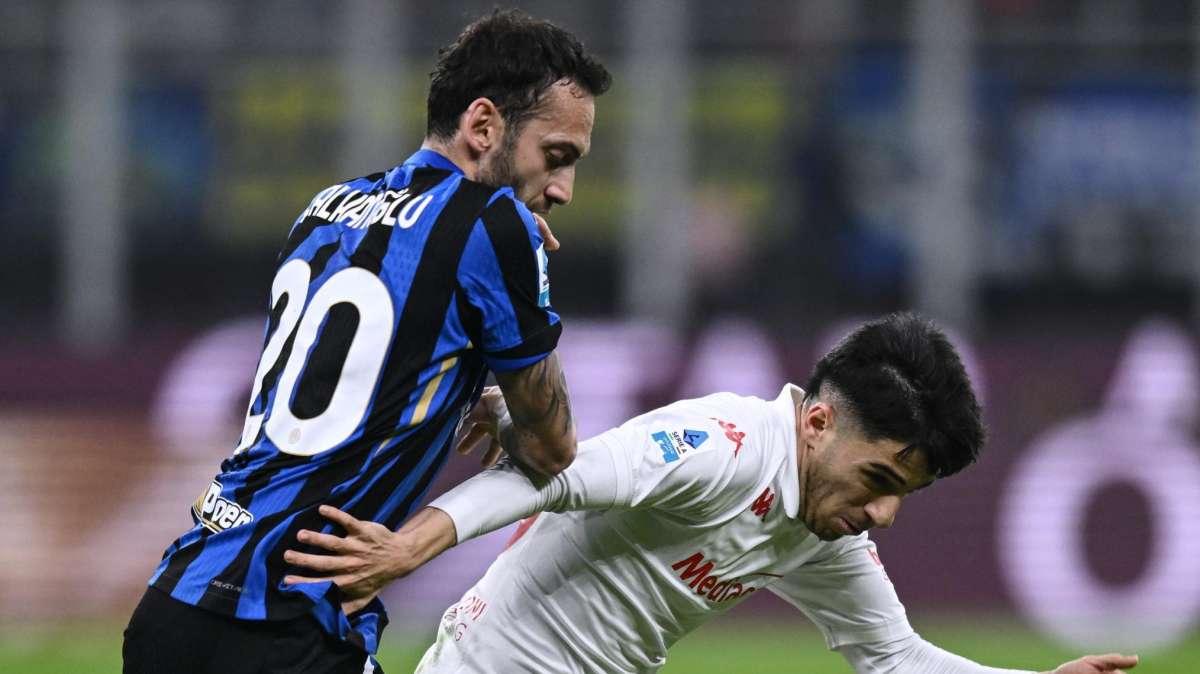 Inter-Fiorentina gara speciale per Calhanoglu e Bastoni: 250ª presenza in Serie A per il turco, il difensore fa 200